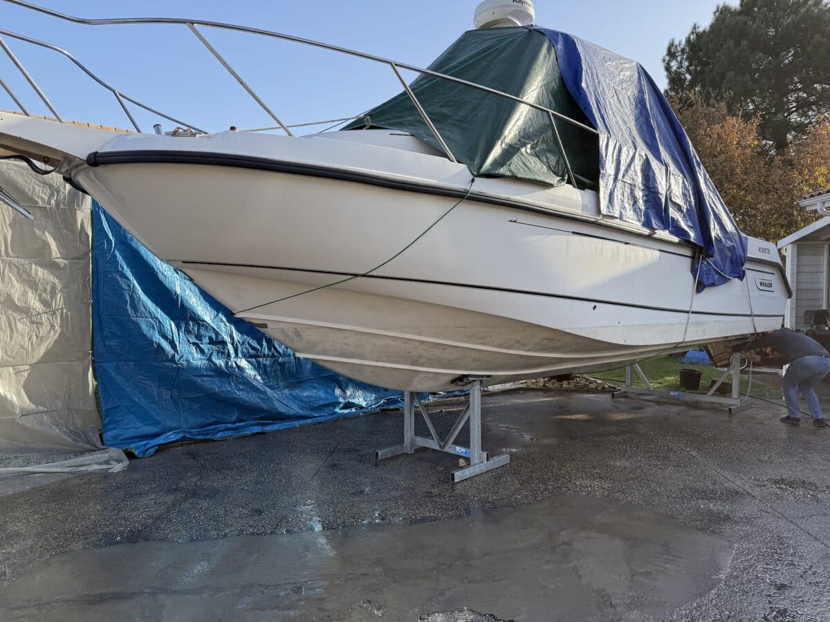 Aérogommage et décapage d'antifouling sur coque à Audenge 1