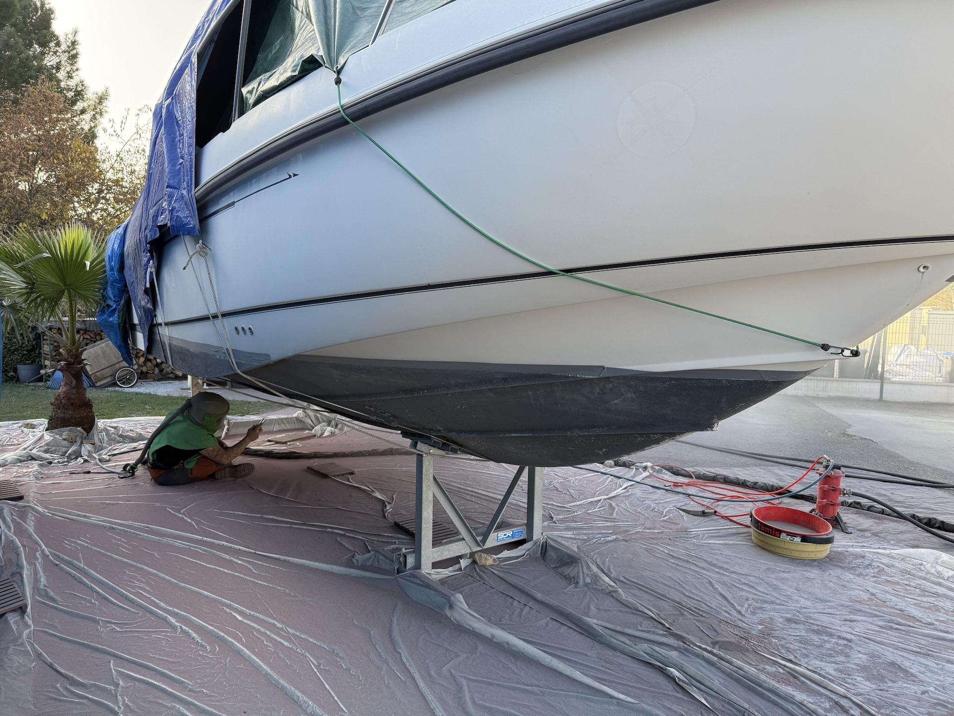 Aérogommage et décapage d'antifouling sur coque à Audenge 2 Aérogommage et décapage d'antifouling sur coque à Audenge 2