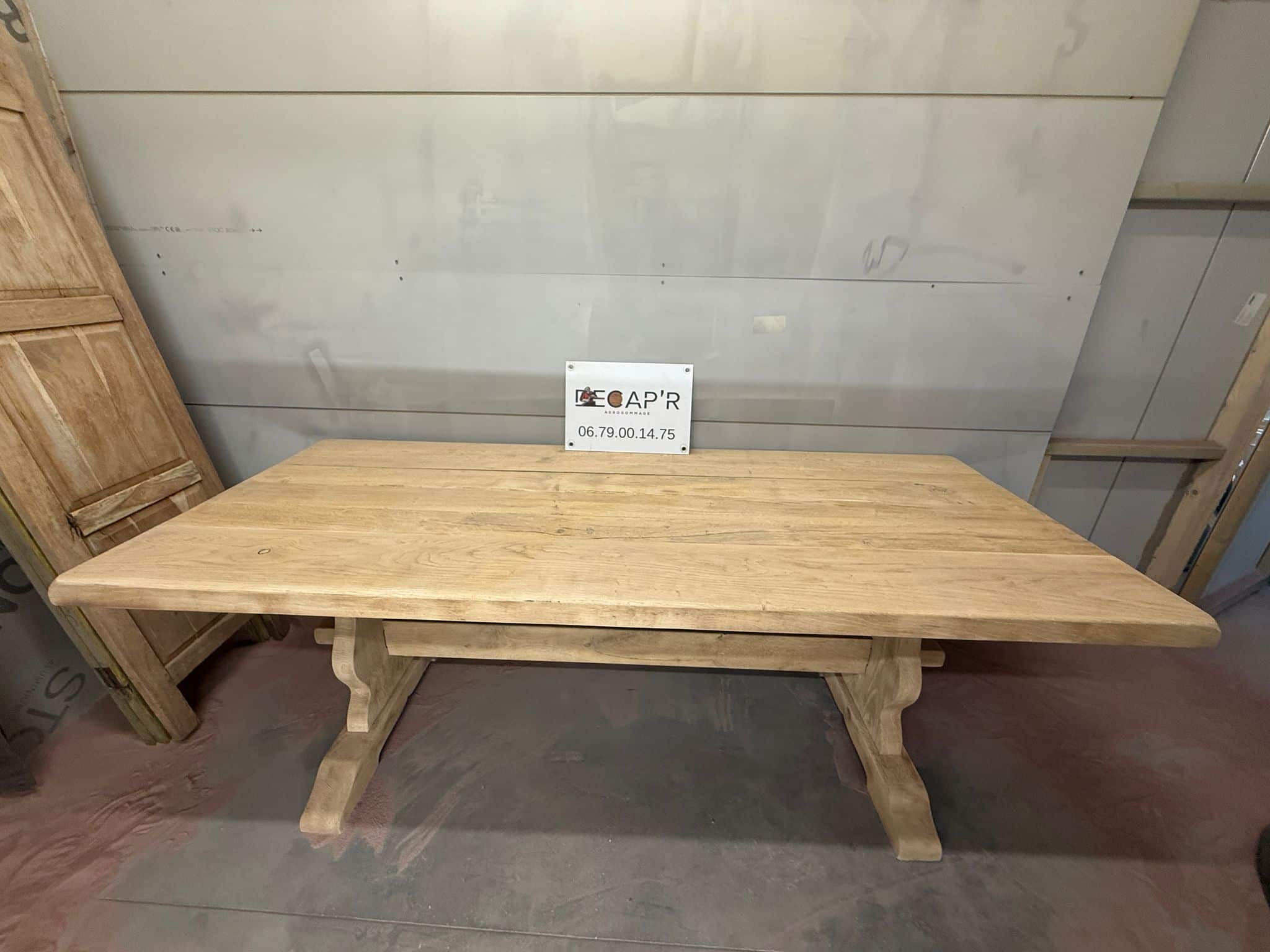 Aérogommage table en chêne à Gujan Mestras