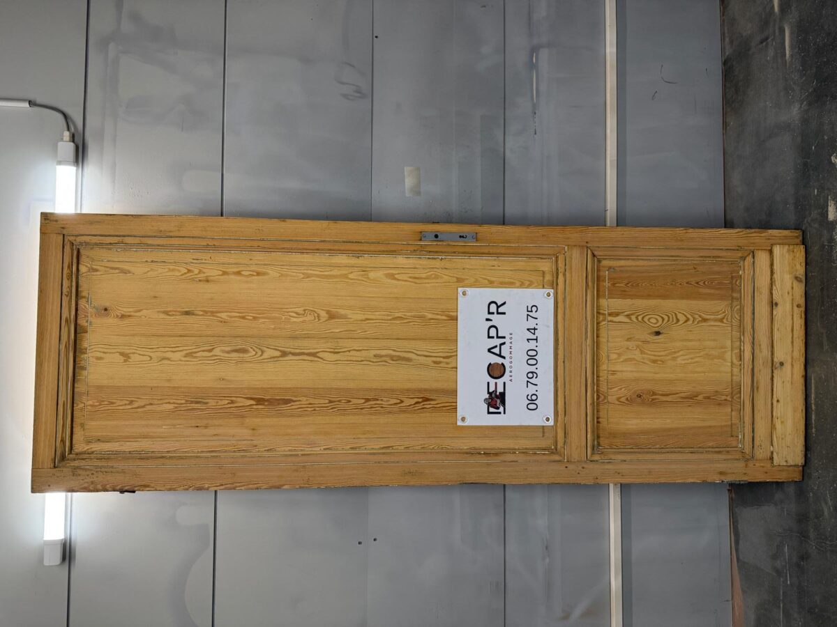 Aérogommage et décapage d'une porte de placard au Teich 2